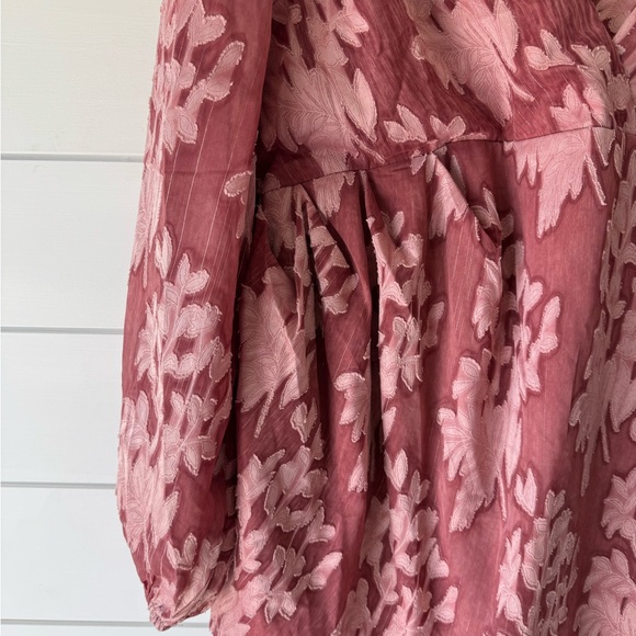 Lulu's Meant to Shine Mauve Floral Jacquard Long Sleeve Mini Dress! Size xl! - Picture 4 of 6